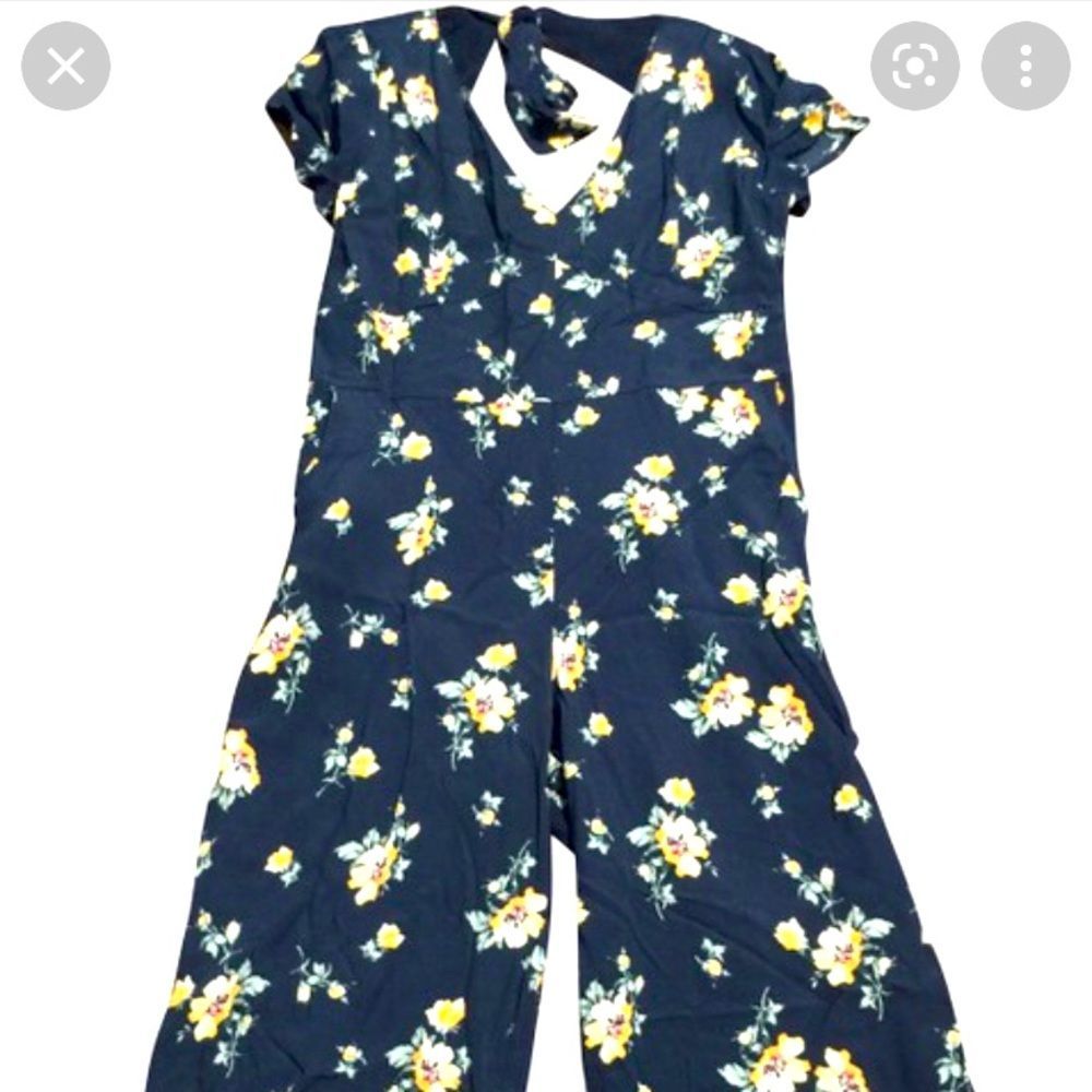 Abercrombie and Fitch size small Romper . Great for the summer days ..